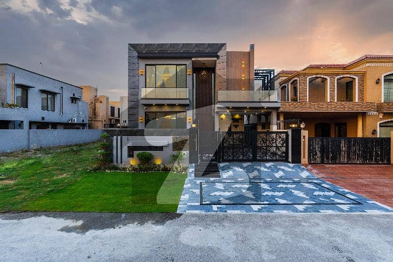 10 MARLA MODERN DESIGN HOUSE FOR RENT