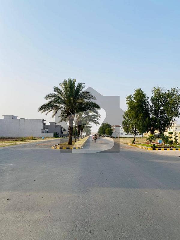 خیابانِ امین لاہور میں 1 کنال رہائشی پلاٹ 1.39 کروڑ میں برائے فروخت۔