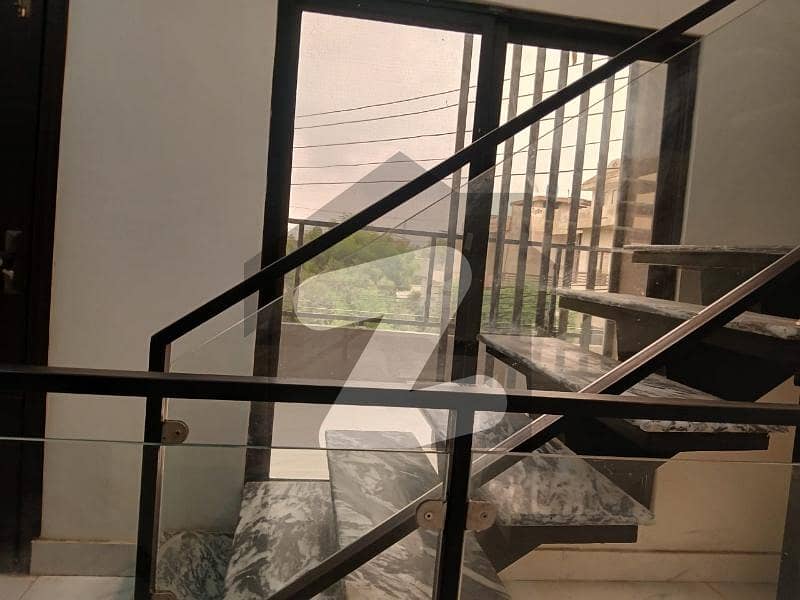 فیصل گارڈنز فیصل آباد میں 4 کمروں کا 4 مرلہ مکان 2.6 کروڑ میں برائے فروخت۔