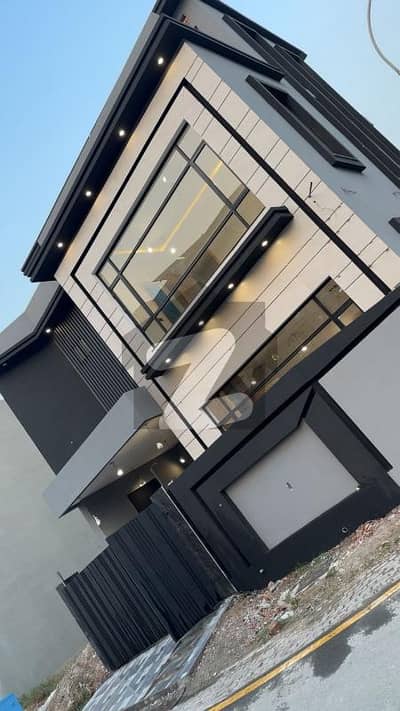Takbeer Trade offer, Ready to move house 5 bed 6 washrum 3 kitchen and 2 tv lounge for sale beautiful finishing at amazing location