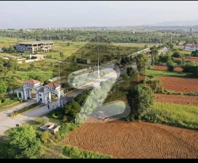 5 Marla plot for sale in PECHS society Near To New International