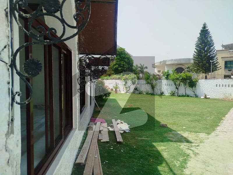 ایف ۔ 10 اسلام آباد میں 5 کمروں کا 2 کنال مکان 35.0 کروڑ میں برائے فروخت۔
