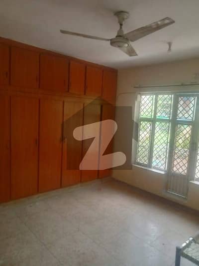 I-10/1 Upper Portion For Rent Very Good Location