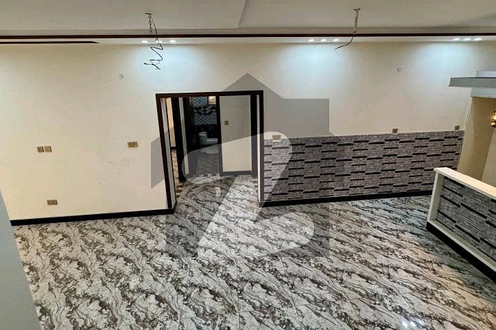 A Spacious Prime Location 10 Marla House In Wapda Town