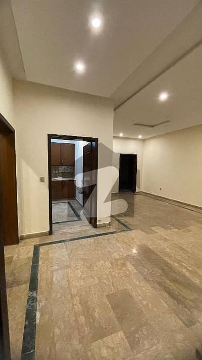 او پی ایف ہاؤسنگ سکیم لاہور میں 3 کمروں کا 1 کنال مکان 1.55 لاکھ میں کرایہ پر دستیاب ہے۔