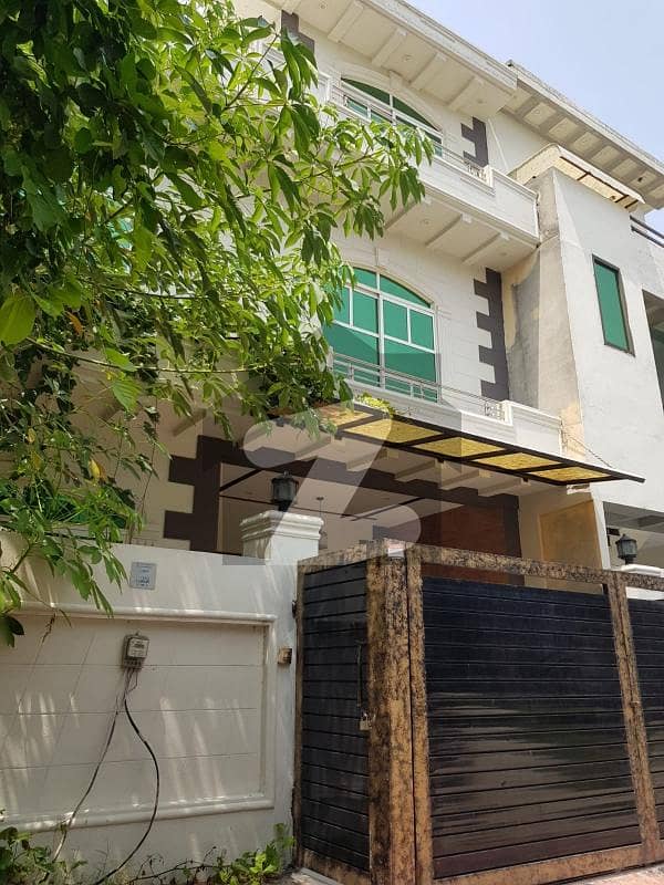 ڈی ۔ 12 اسلام آباد میں 4 کمروں کا 4 مرلہ مکان 4.25 کروڑ میں برائے فروخت۔