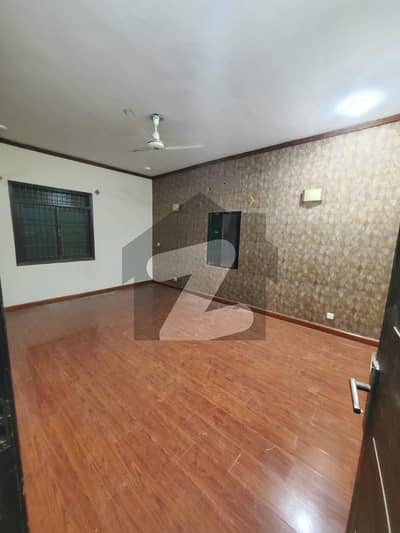 نارتھ ناظم آباد ۔ بلاک ایف نارتھ ناظم آباد,کراچی میں 6 کمروں کا 18 مرلہ مکان 12.5 کروڑ میں برائے فروخت۔