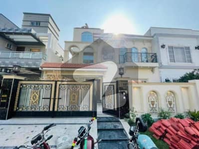 پیراگون سٹی ۔ وُوڈز بلاک پیراگون سٹی,لاہور میں 4 کمروں کا 10 مرلہ مکان 4.8 کروڑ میں برائے فروخت۔