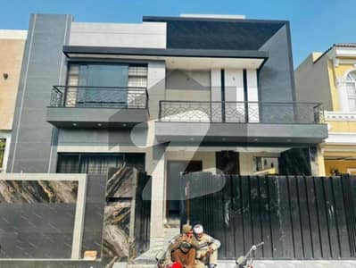 پیراگون سٹی ۔ وُوڈز بلاک پیراگون سٹی,لاہور میں 4 کمروں کا 10 مرلہ مکان 4.9 کروڑ میں برائے فروخت۔