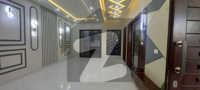 کینال روڈ فیصل آباد میں 4 کمروں کا 5 مرلہ مکان 2.6 کروڑ میں برائے فروخت۔
