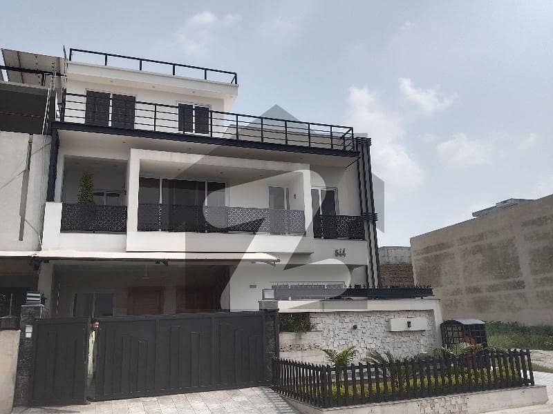 ڈی ۔ 12/1 ڈی ۔ 12,اسلام آباد میں 5 کمروں کا 10 مرلہ مکان 13.0 کروڑ میں برائے فروخت۔