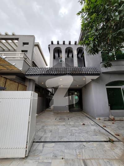 10 MARLA 5 BEDROOM DOUBLE UNIT USED HOUSE