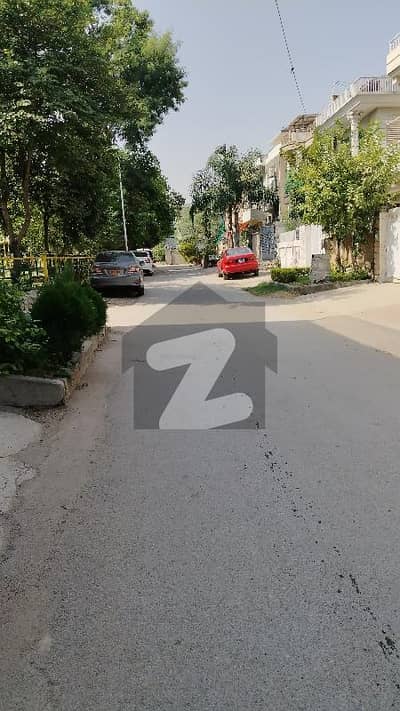 G11 Plot Available For Sale 30*60 Prime Location