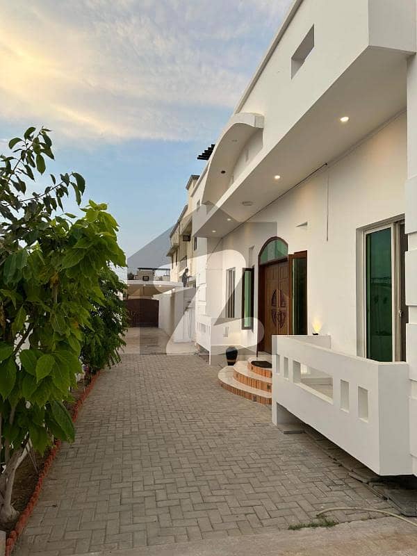 500 Yards Bungalow On Rear Side Plot