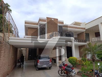 Centrally Located Prime Location Lower Portion For rent In Zakariya Town Available