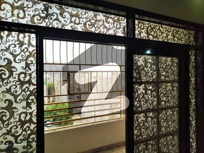 Lease Flat 3 Bed DD+ Store Room Urgent Sale