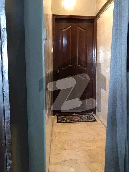 Stunning 2000 Square Feet Flat In Garden West Available