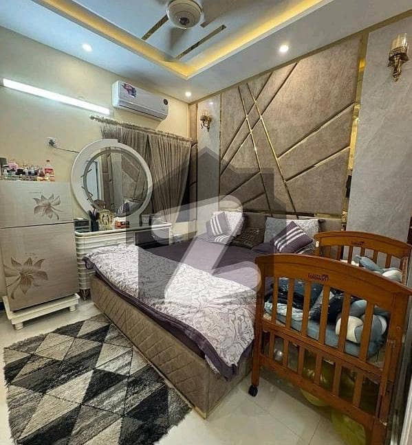 1600 Square Feet Flat Is Available For sale