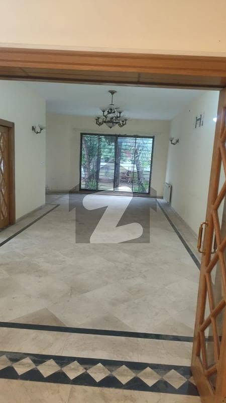 ایف ۔ 7 اسلام آباد میں 5 کمروں کا 1 کنال مکان 9.8 لاکھ میں کرایہ پر دستیاب ہے۔