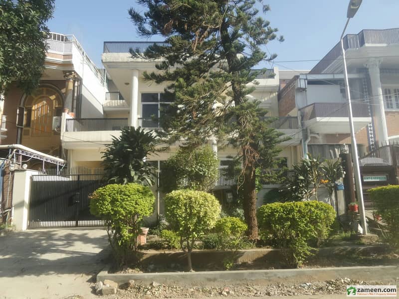 Ground + Upper Portion House Available For Rent I8/4, I8, Islamabad