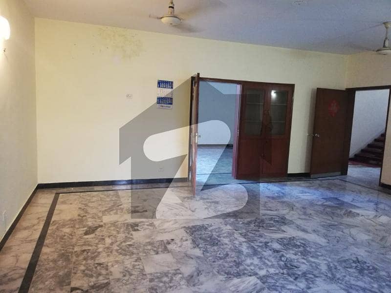 ایف ۔ 7 اسلام آباد میں 4 کمروں کا 2 کنال مکان 11.2 لاکھ میں کرایہ پر دستیاب ہے۔