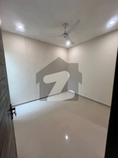 Phase 8 Staff 100 Yard House Available For Rent