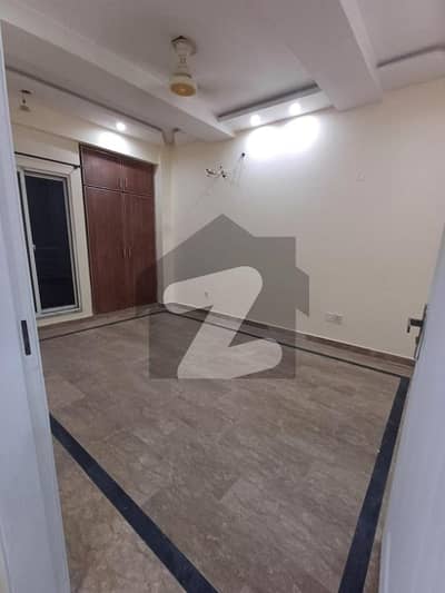 Room available for rent job holders or students near Eithad town or ucp University or shaukat khanum hospital or abdul sattar eidi road M2