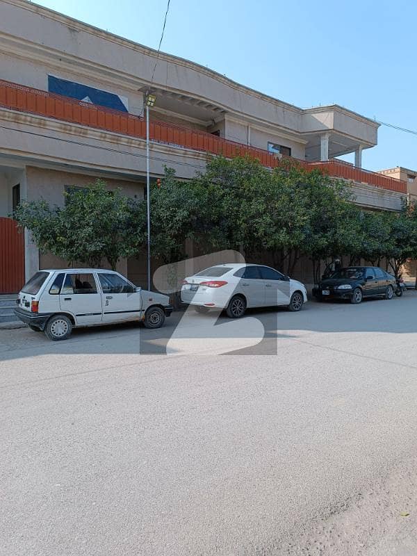 پولیس کالونی پشاور میں 4 کمروں کا 1 کنال بالائی پورشن 95.0 ہزار میں کرایہ پر دستیاب ہے۔