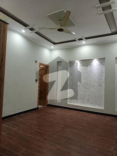 ورسک روڈ پشاور میں 6 کمروں کا 4 مرلہ مکان 77.0 ہزار میں کرایہ پر دستیاب ہے۔
