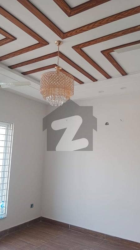1 Kanal Beautiful House Available For Rent