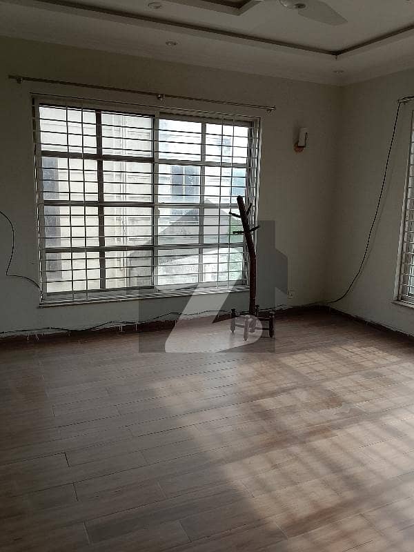commercial building for rent prime location commercial building for rent prime location