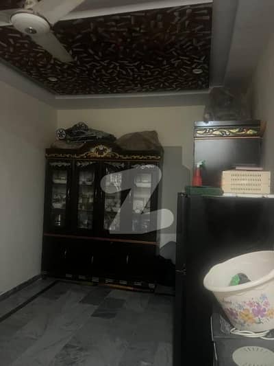 گولڑہ روڈ اسلام آباد میں 3 کمروں کا 5 مرلہ مکان 33.0 ہزار میں کرایہ پر دستیاب ہے۔