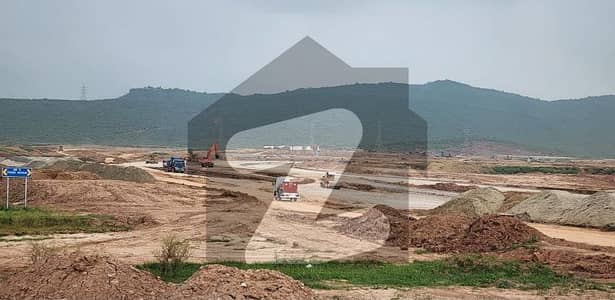 مارگلہ انکلیو مارگلہ ایونیو,اسلام آباد میں 1 کنال رہائشی پلاٹ 5.5 کروڑ میں برائے فروخت۔