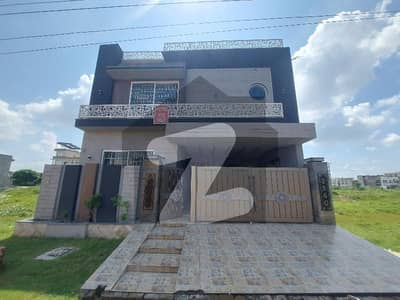10 MARLA HOUSE FOR SALE IN NFC HOUSING SOCIETY LAHORE ACCOMMODATION 05 BEDROOM 02 KITCHEN 01 DRAWING ROOM 02 TV LOUNGE 01 SERVANT ROOM
