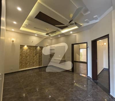 8 MARLA LIKE NEW HOUAE WITH A + CONSTRUCTION AT BEST LOCATION IN OLC B BLOCK PHASE 2 BAHRIA ORCHARD LHR