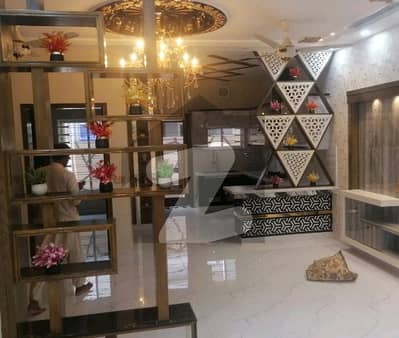 بحریہ ٹاؤن سیکٹر ای بحریہ ٹاؤن,لاہور میں 3 کمروں کا 5 مرلہ مکان 1.9 کروڑ میں برائے فروخت۔