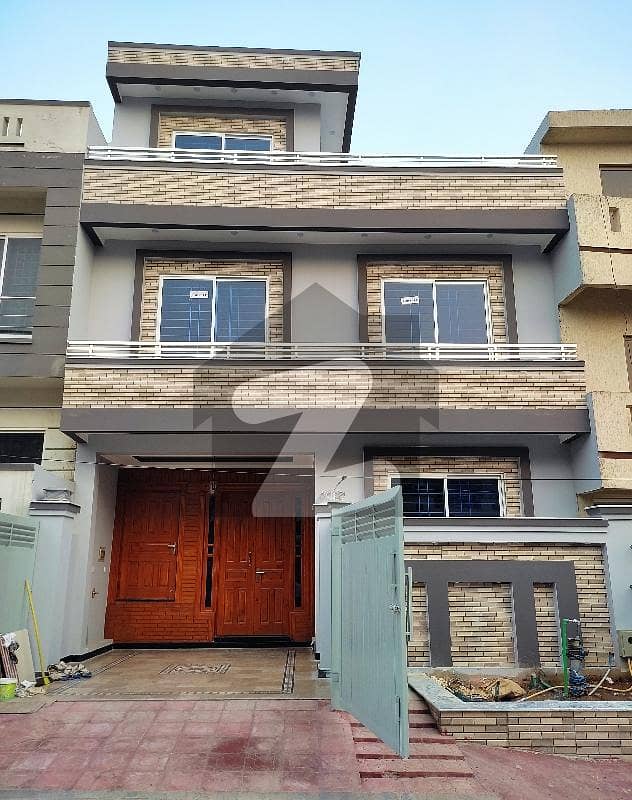 25x40 Beautifull House For Sale in G-13