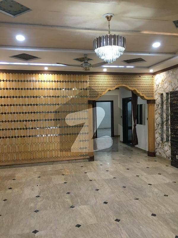 جوہر ٹاؤن فیز 1 جوہر ٹاؤن,لاہور میں 7 کمروں کا 1 کنال مکان 2.75 لاکھ میں کرایہ پر دستیاب ہے۔