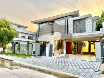 Exclusive Modern One Kanal House With Huge Lawn Available For Sale In Reasonable Price