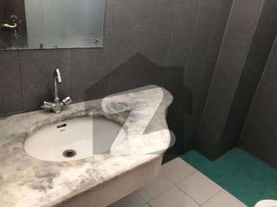 Idol furnished apartment male/ female