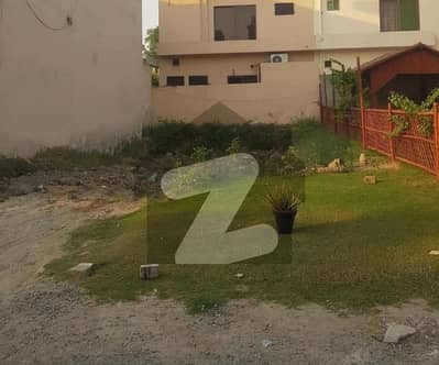 شاہراہِ فیصل کراچی میں 2 کنال کمرشل پلاٹ 12.0 لاکھ میں کرایہ پر دستیاب ہے۔