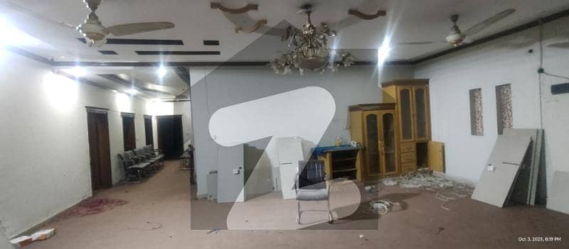 1 KANAL HOUSE FOR OFFICE AND FAMILY