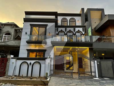 8 Marla Designer Modern House B-17 Multi Gardens (MPCHS, FMC Islamabad)