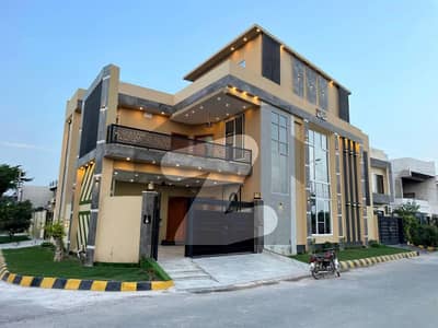 8 Marla Corner Park Facing Brand New Modern House For Sale In Western Fort Colony Qasim Bella Cent Multan