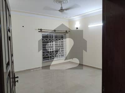 ای ۔ 11/4 ای ۔ 11,اسلام آباد میں 5 کمروں کا 1 کنال زیریں پورشن 1.15 لاکھ میں کرایہ پر دستیاب ہے۔