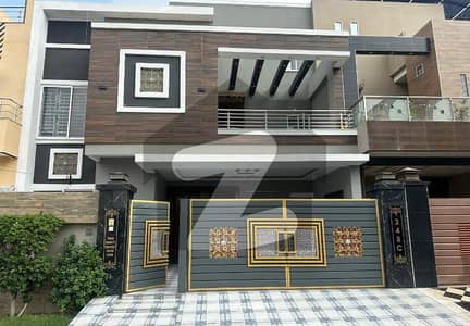 پنجاب یونیورسٹی فیز 2 - بلاک سی پنجاب یونیورسٹی سوسائٹی فیز 2,پنجاب یونیورسٹی ایمپلائیز سوسائٹی,لاہور میں 6 کمروں کا 10 مرلہ مکان 4.0 کروڑ میں برائے فروخت۔