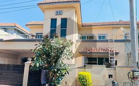 10 MARLA 3 BEDROOMS SD HOUSE AVAILABLE FOR SALE