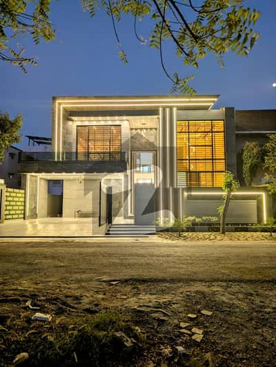 18 Marla Luxury Designer House