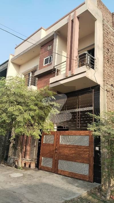 ٹیک ٹاؤن (ٹی این ٹی کالونی) ستیانہ روڈ,فیصل آباد میں 5 کمروں کا 5 مرلہ مکان 1.35 کروڑ میں برائے فروخت۔