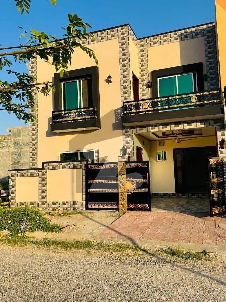 ٹیلی گارڈنز ٹی اینڈ ٹی ای سی ایچ ایس ایف ۔ 17,اسلام آباد میں 5 کمروں کا 8 مرلہ مکان 2.95 کروڑ میں برائے فروخت۔